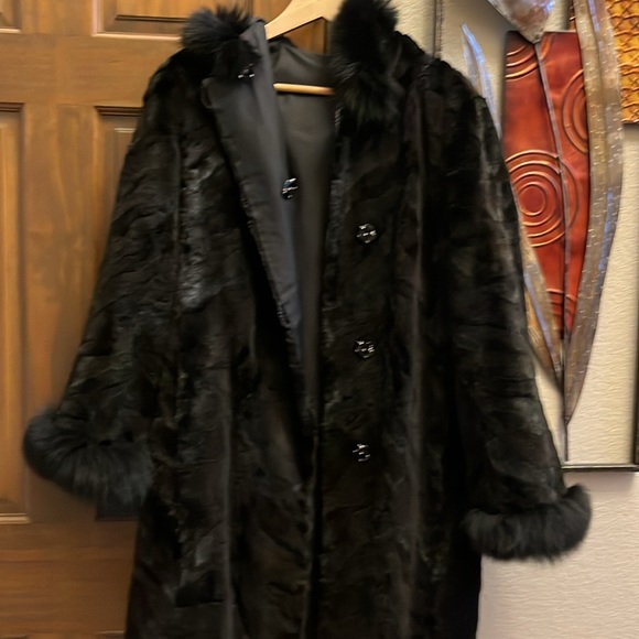 Women's size S/M Black Reversible 3/4 length Beaver coat with hood. Like new - Picture 6 of 8